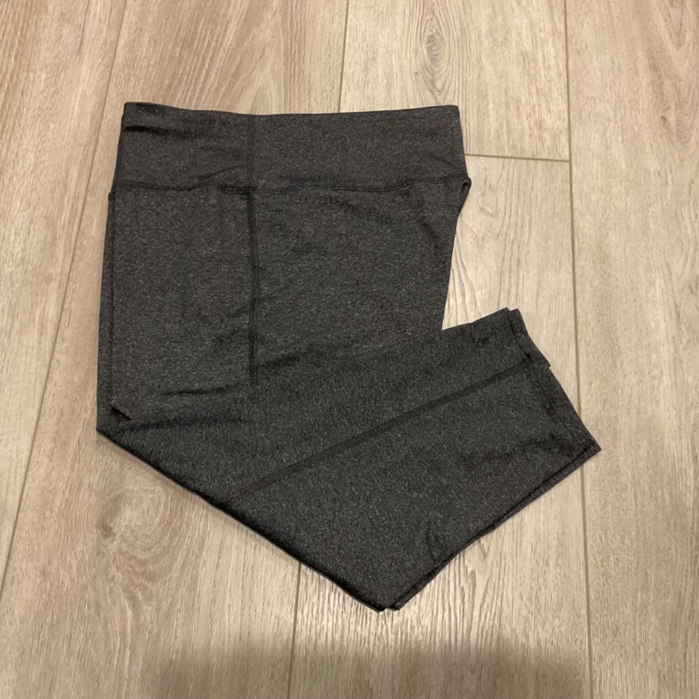 90 Degree By Reflex Capri Leggings Grey NWOT Size XL